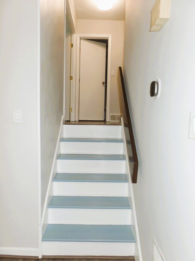 Building Photo - 5910 Bradley Ct N