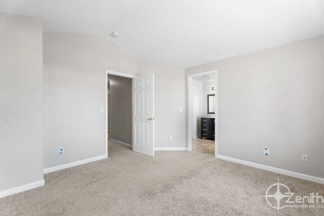 Building Photo - 5113 NE 77th Ave