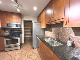 Building Photo - 733 Plum Tree Ct