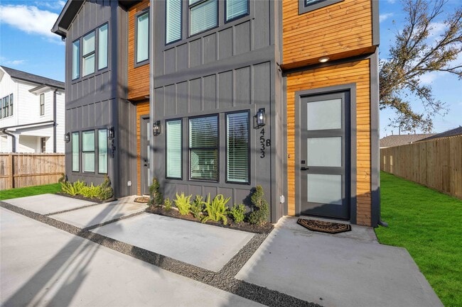 Building Photo - 4533 Larkspur St