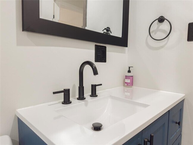 Building Photo - 1335 Belvin St