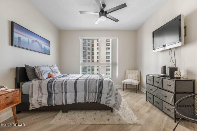 Building Photo - 231 Riverside Dr