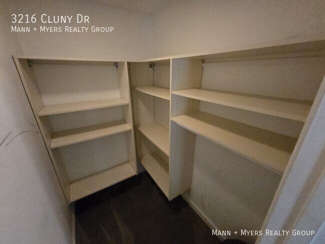 Building Photo - 3216 Cluny Dr
