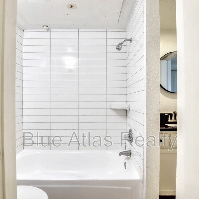 Building Photo - 1817 San Rafael St