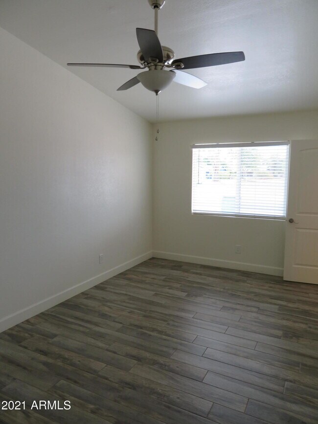 Building Photo - 2156 E Jerome Ave