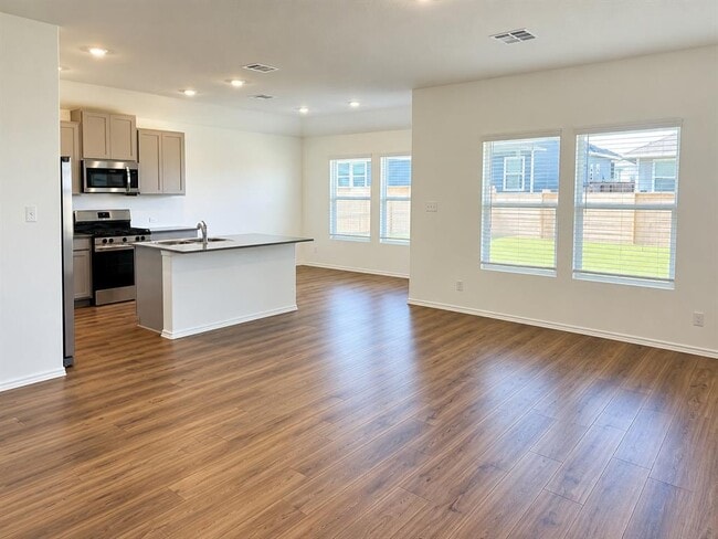 Building Photo - 260 Gresham