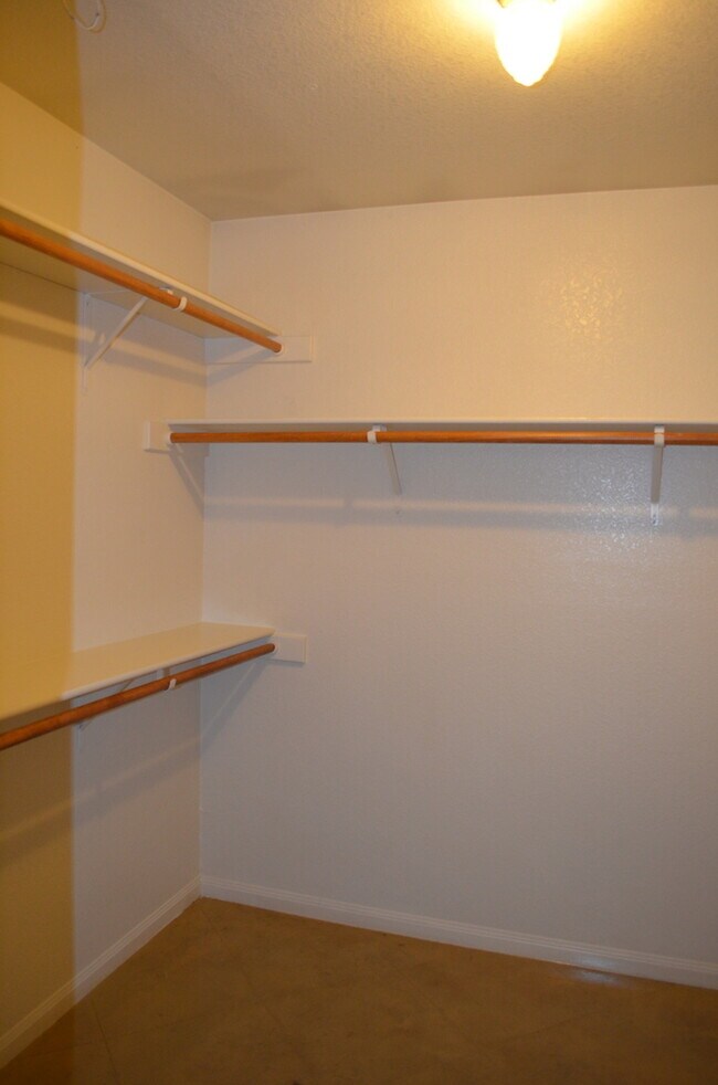 Building Photo - 928 Rosewood Dr