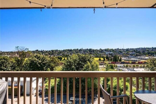 Building Photo - Magnolia Gem, Renovated for todays modern lifestyle