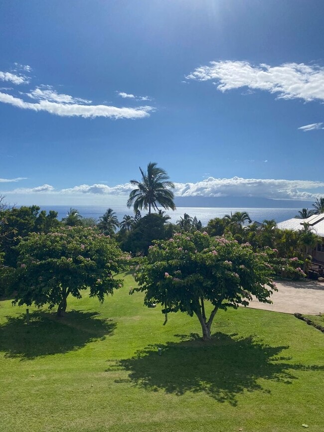 Building Photo - Stunning Launiupoko 2BR Rental – Ocean Vie...