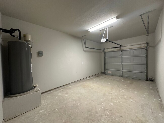 Building Photo - Townhome for Rent