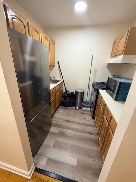 Building Photo - 295 Throop Ave