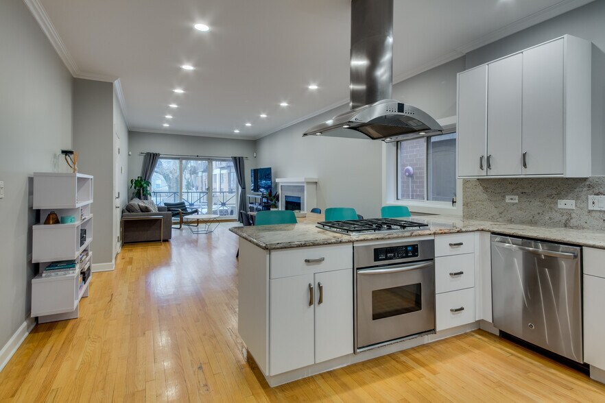 Building Photo - 2029 W Saint Paul Ave