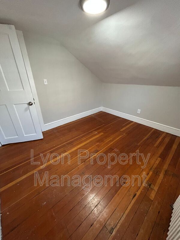 Building Photo - 44 7th St