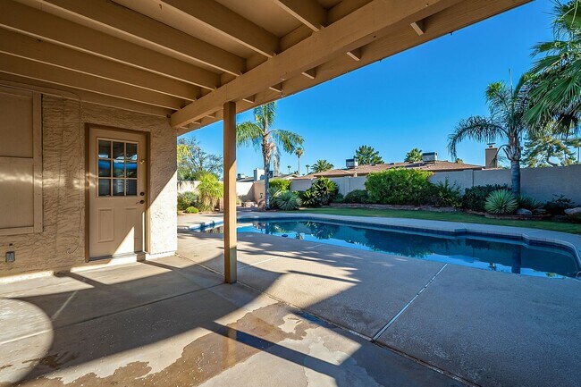 Building Photo - Three Bedrooms & POOL in 85254!