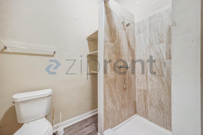 Building Photo - 125 Southolme Ave