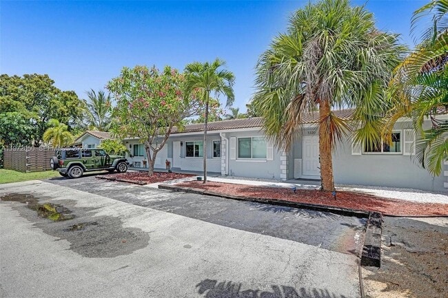 Building Photo - 3320 NE 13th Ave