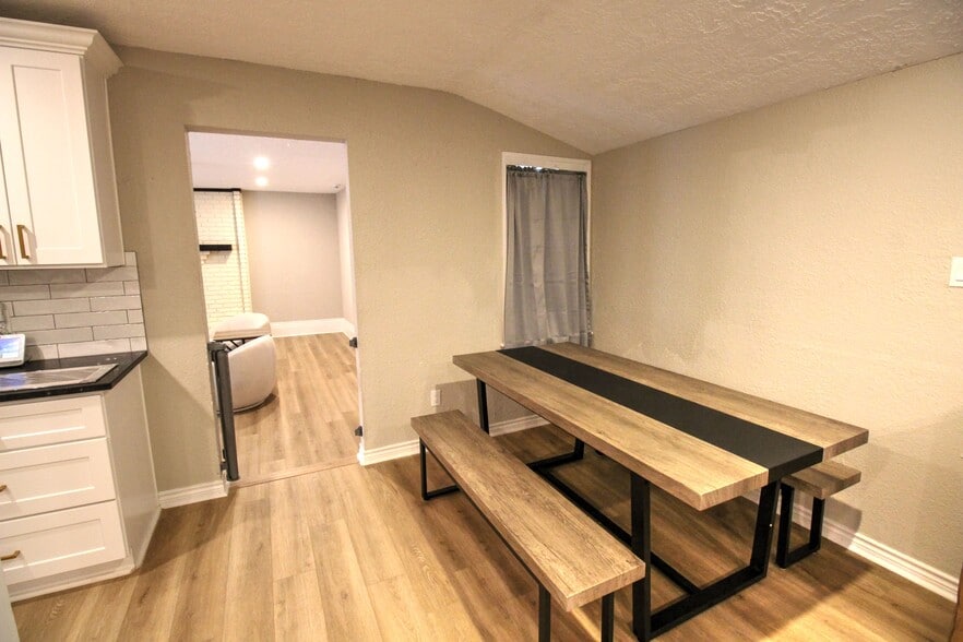 Building Photo - 2113 21st Ave N