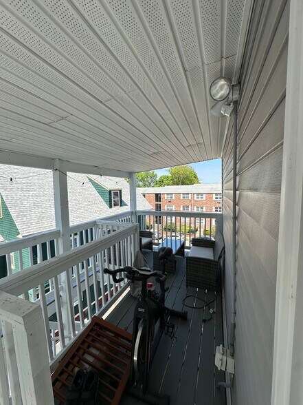 Building Photo - 282 Summer St