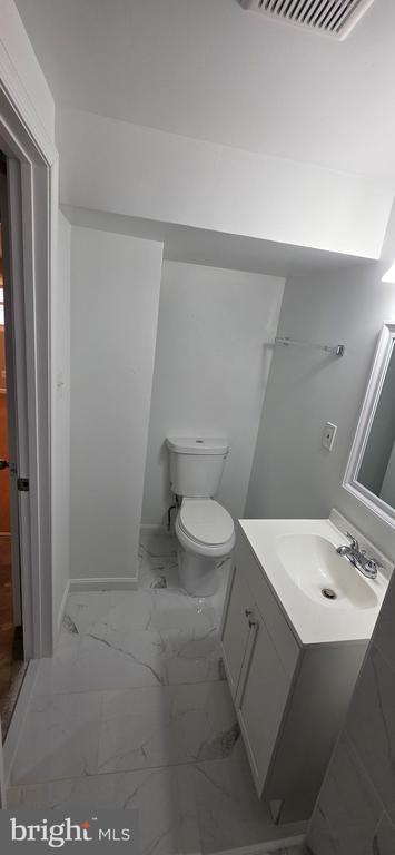 Building Photo - 7886 Marioak Dr