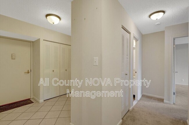 Building Photo - 3800 Powell Ln