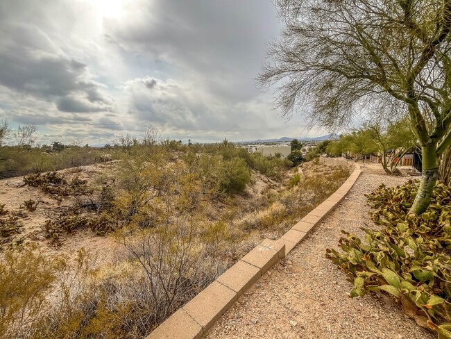 Building Photo - "Charming 2-Bed, 2-Bath Townhouse Retreat ...