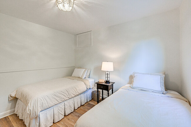 Building Photo - 518 Cortlandt Ave