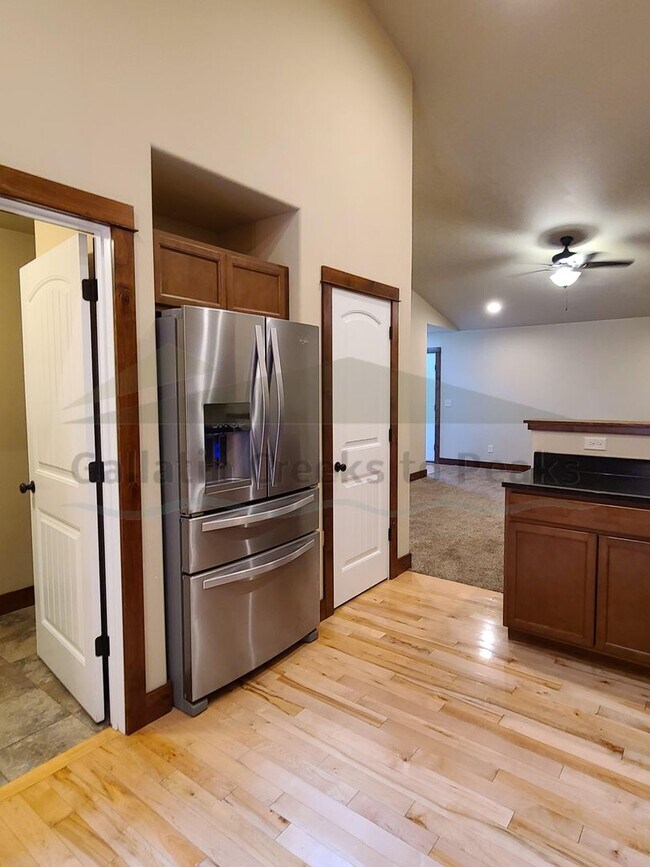Building Photo - 895 Longbow Ln