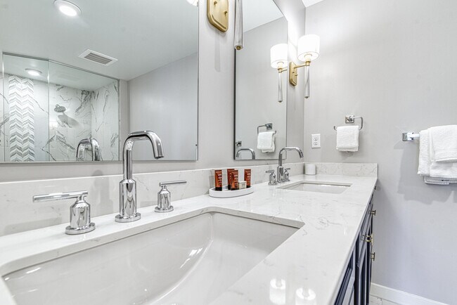 Building Photo - 9000 Heron Walk Dr