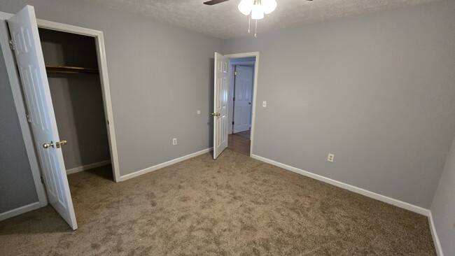 Building Photo - 205 Laurel Way