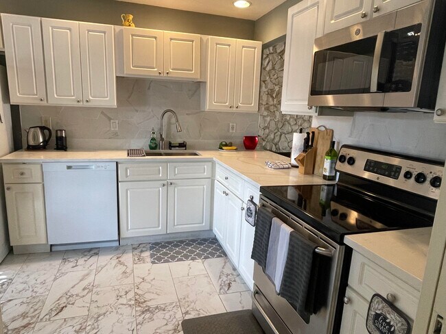 Building Photo - 6720 NW 29th Way