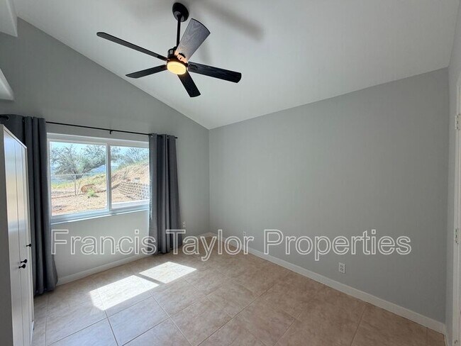 Building Photo - 13755 Vía Encantado