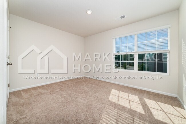 Building Photo - 3051 Cres Lk Ln