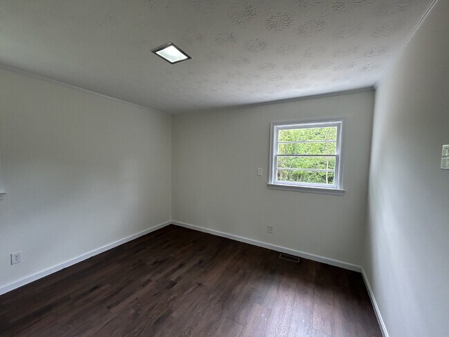 Building Photo - 3 BD 1.5 BA remodeled home for rent in Mon...