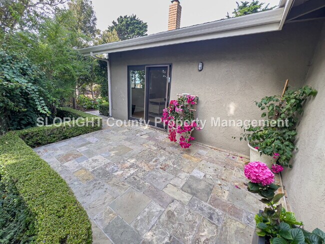 Building Photo - AVAILABLE NOW - Beautiful 2 Bed, 2 Bath Pi...