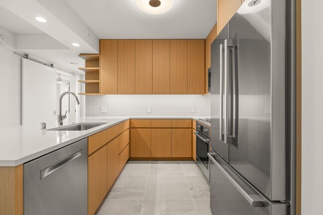 Building Photo - Sky Ala Moana West — 2 Bed / 2 Bath / 2 Parking