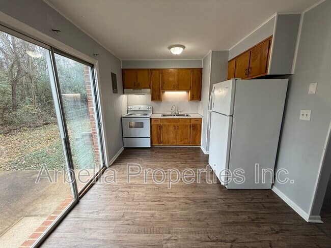 Building Photo - 1404 Bloomingdale Rd