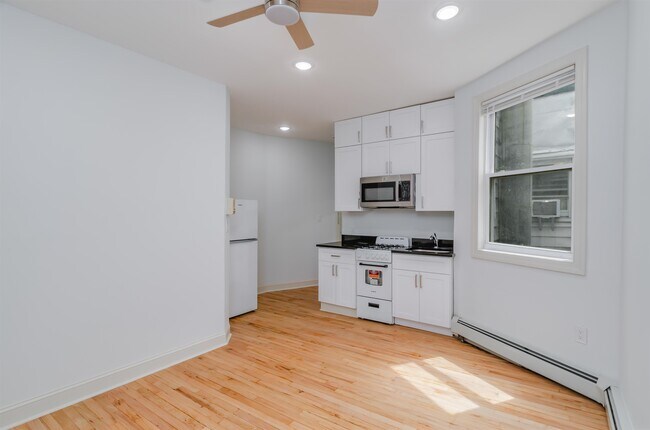 Building Photo - 1058 Avenue C