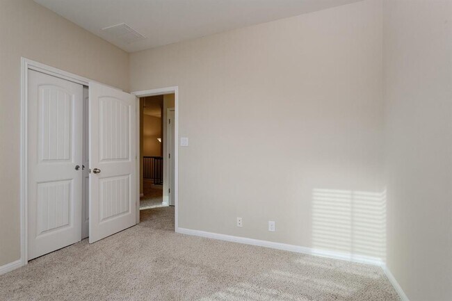 Building Photo - 13400 Briarwick Dr