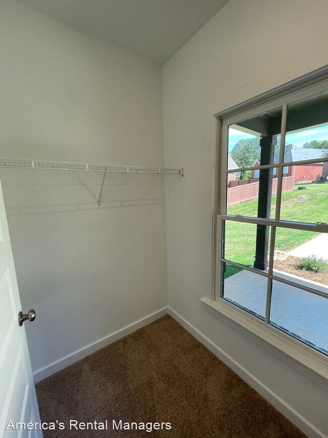 Building Photo - 4 br, 3 bath House - 44 Oak Ridge Place