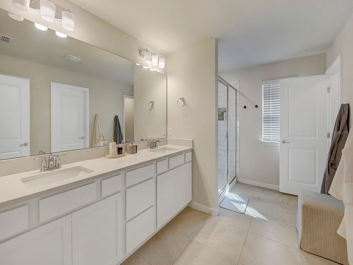 Building Photo - 4330 Meandering Bay Dr