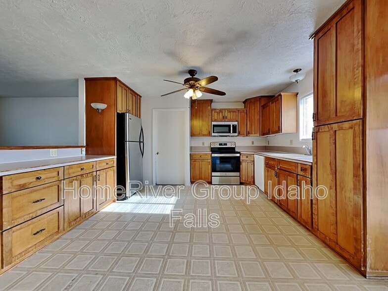 Building Photo - 380 Ladino Dr