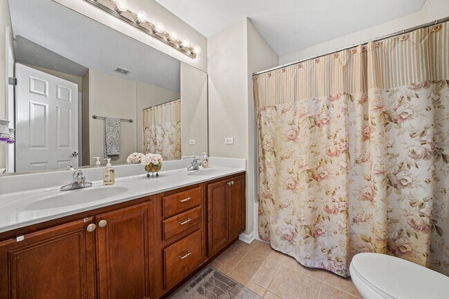 Building Photo - 2933 Saganashkee Ln