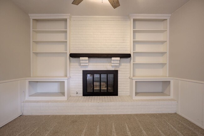 Building Photo - * * * $750 MOVE-IN SPECIAL!!! * * * Charmi...
