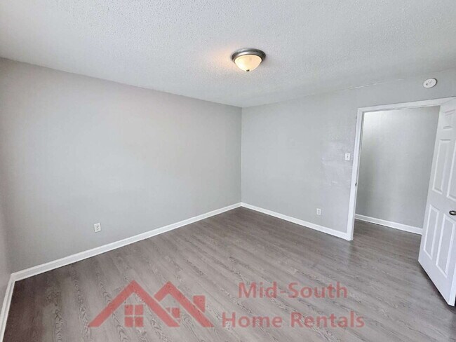 Building Photo - 83 Eastview Dr