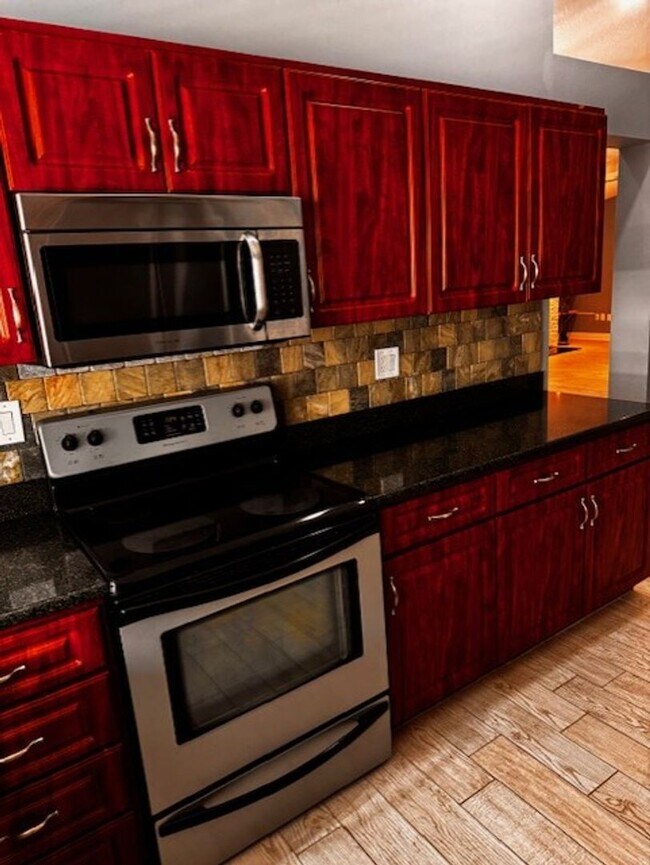 Building Photo - Available Now! Absolutely gorgeous 3 bedro...