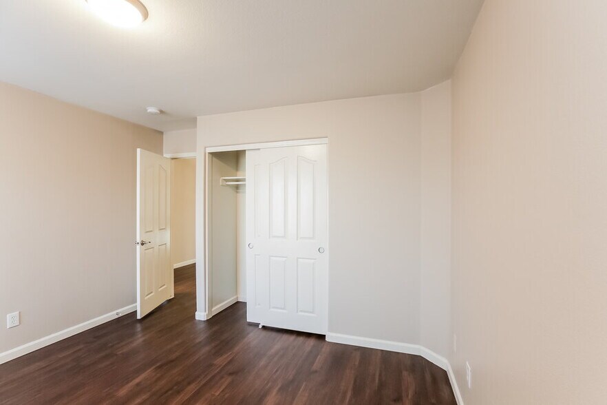 Building Photo - 9243 W Salter Dr