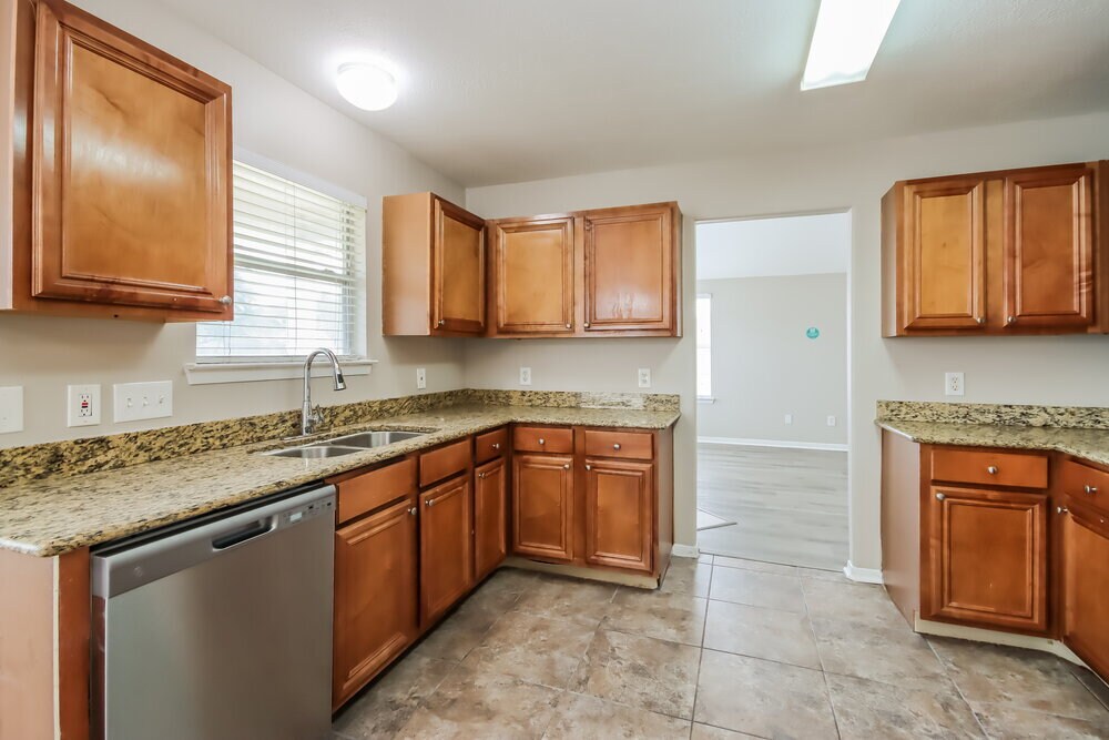 Building Photo - 1402 Baychester Ln