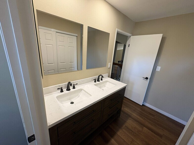 Building Photo - 5980 Tooley St