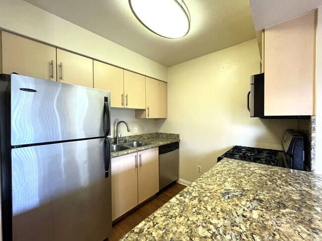 Building Photo - 2160 Highpointe Dr