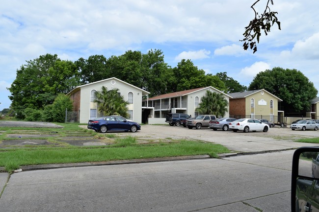 Building Photo - Mid City Apartment Complex